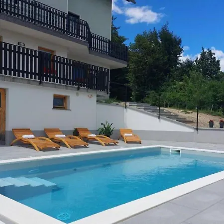 Σπίτι διακοπών Secluded With Jacuzzi In